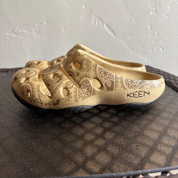 Keen Yogui Arts Slip On Clog Shoes Cafe Latte Paisley Size 7 - Picture 6 of 9